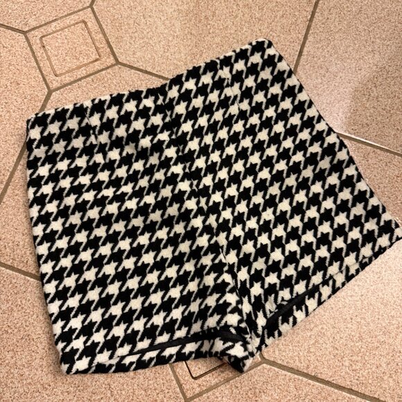 Forever 21 Houndstooth Shorts - Picture 1 of 3